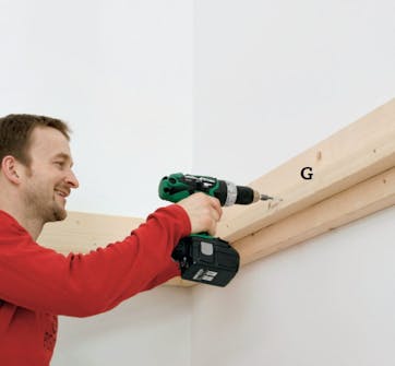 Listojen kiinnitys kehyssivuihin Parven rakentaminen